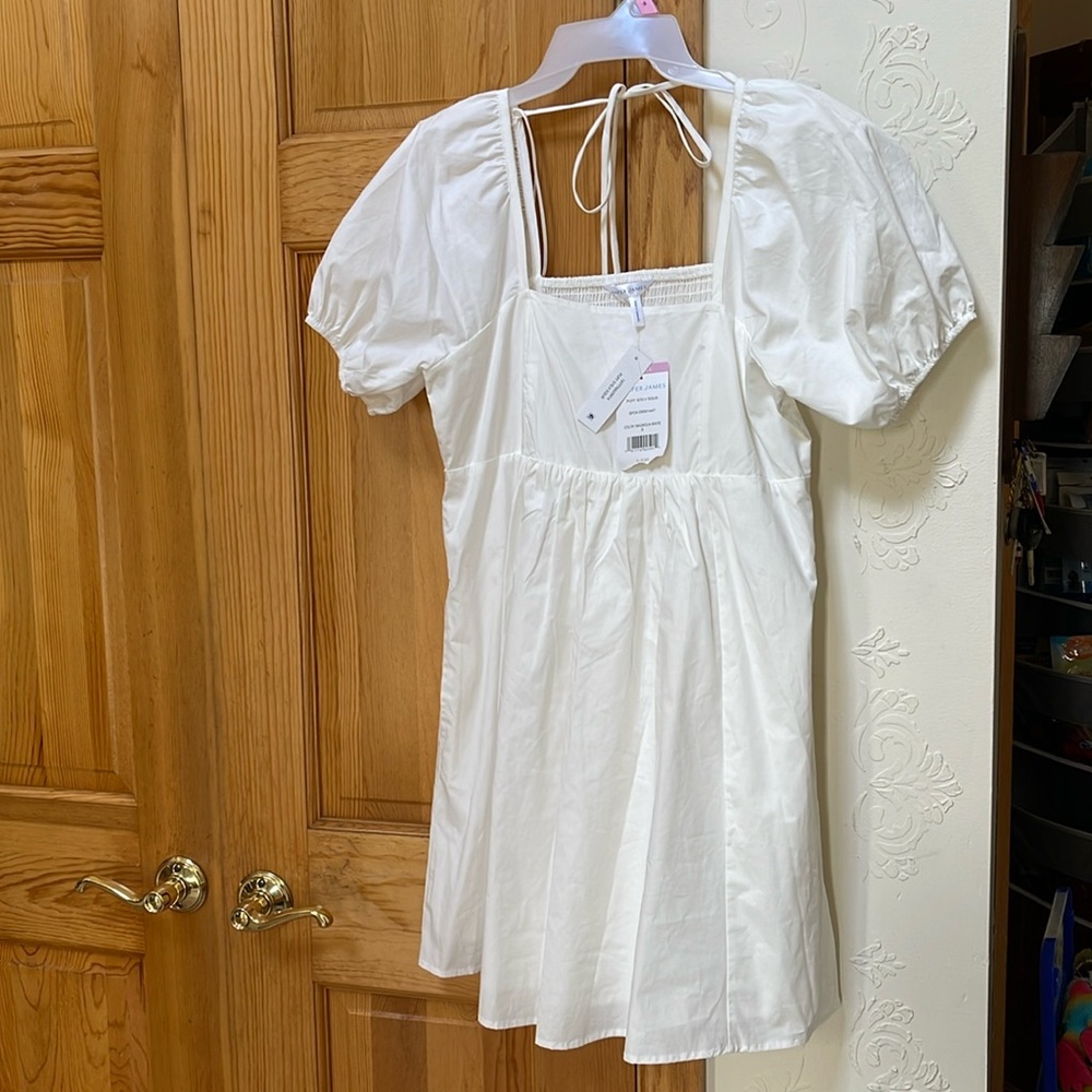 White puff sleeve dress
